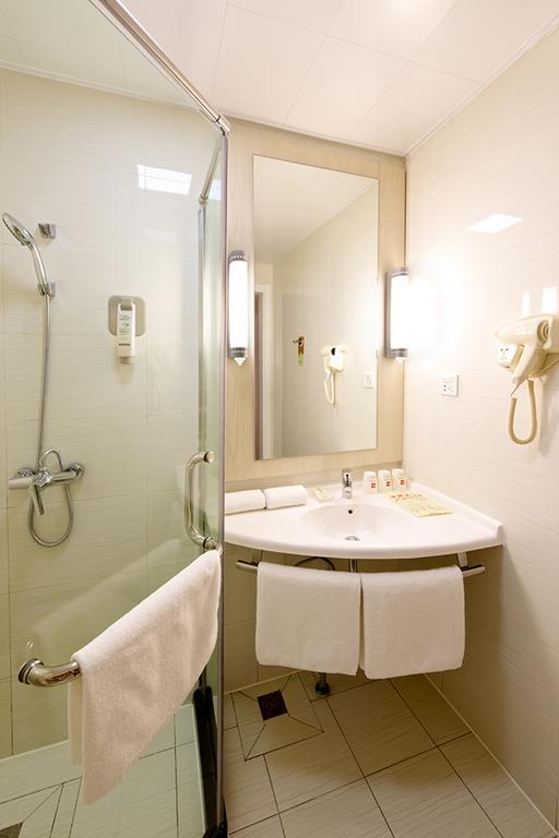 Ibis Dalian Zhongshan Square Exterior foto