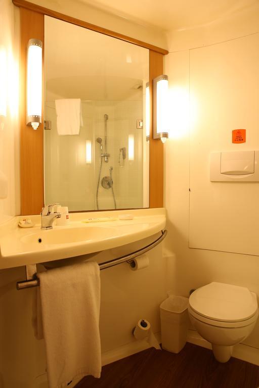 Ibis Dalian Zhongshan Square Exterior foto