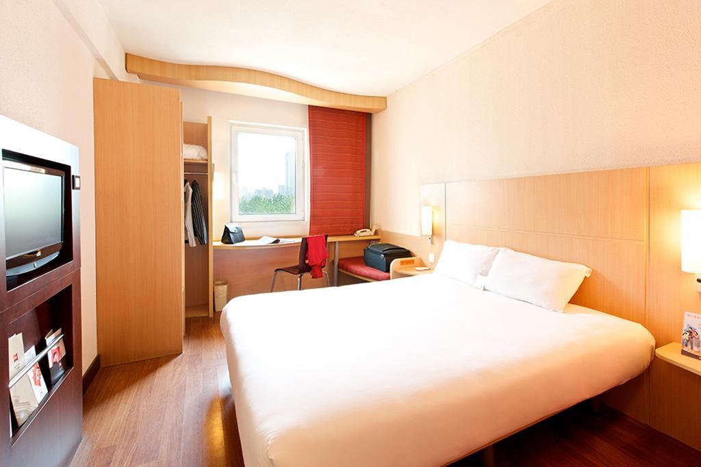 Ibis Dalian Zhongshan Square Exterior foto