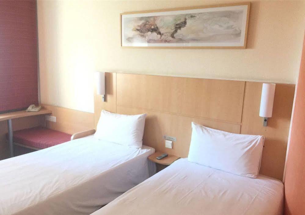 Ibis Dalian Zhongshan Square Exterior foto